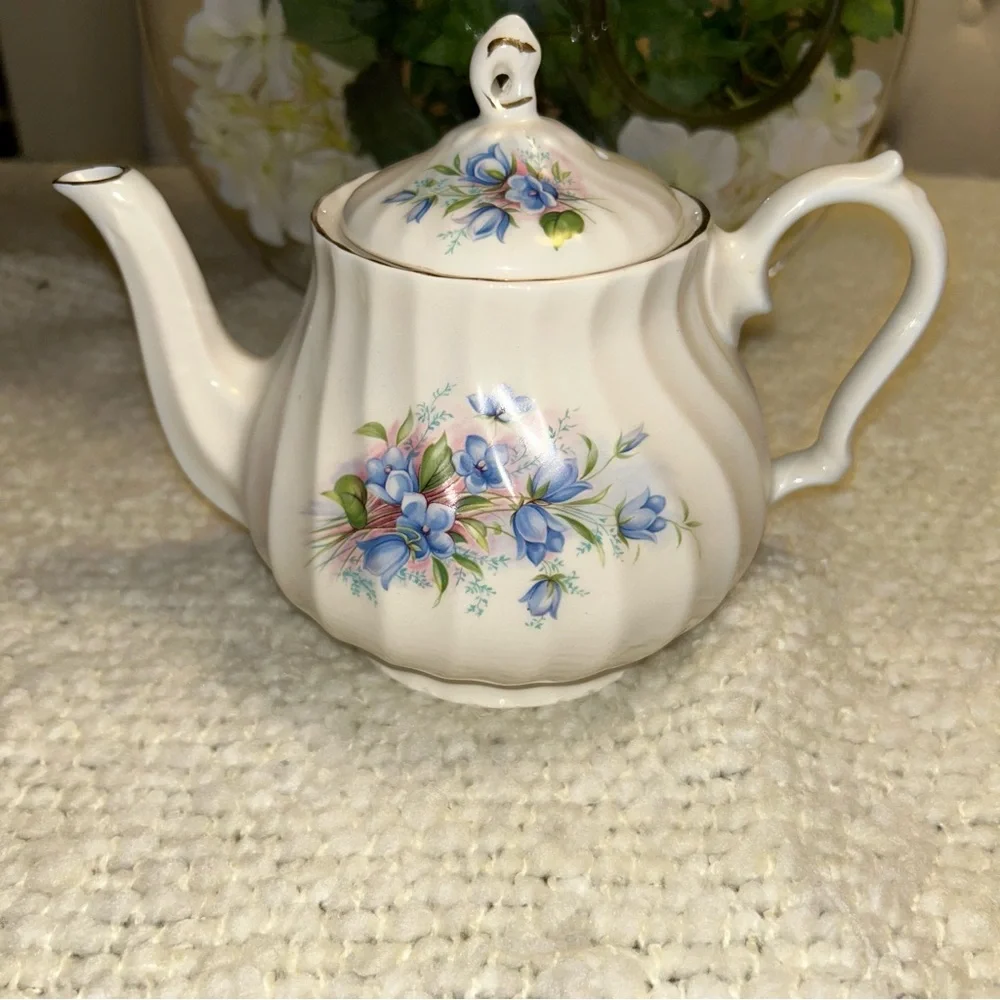 Vintage Sadler England White Blue Floral Gold Trim Teapot Tea Pot